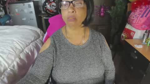 Snapshot of mrs_mommy chatting on 10, 11, 2025 mrs_mommy online show from 10, 11, 2025