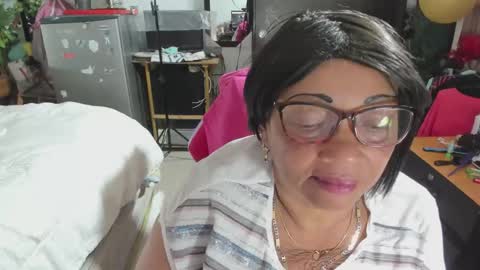 Snapshot of mrs_mommy chatting on 27, 11, 2025 mrs_mommy online show from 27, 11, 2025