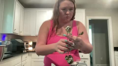 Snapshot of mrstemptation chatting on 22, 6, 2026 MrsTemptations online show from 22, 6, 2026
