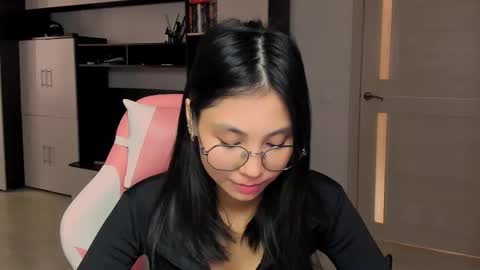 ms_emily_ online show from 25, 9, 2025