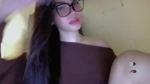 Snapshot of ms_guniguni chatting on 14, 11, 2025 Lara online show from 14, 11, 2025