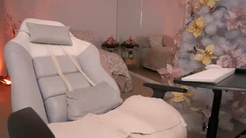 Snapshot of ms_lawless chatting on 18, 12, 2024 Samantha online show from 18, 12, 2024