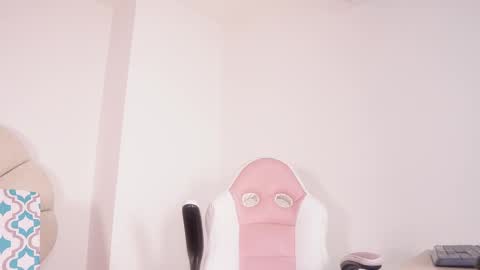 Snapshot of mssburbuja chatting on 28, 10, 2025 Manuela online show from 28, 10, 2025