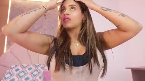 Snapshot of mssburbuja chatting on 5, 11, 2025 Manuela online show from 5, 11, 2025