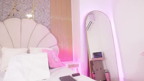 Snapshot of mssburbuja chatting on 15, 11, 2025 Manuela online show from 15, 11, 2025