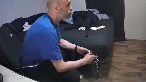 Muffdiver online show from 12, 2, 2026