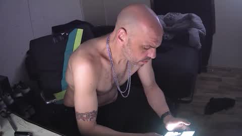 Muffdiver online show from 8, 3, 2026