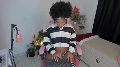 HEY GUYS IF YOU LIKE SEXY SHOW YOU ARE IN THE CORRECT PLACE CU WENESDAY PVT OPEN   TRANSMISSION TIME 5 PM - 10 PM COLOMBIA online show from 19, 2, 2026