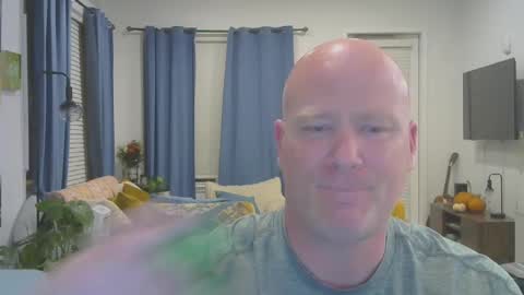 Snapshot of multipopper chatting on 4, 10, 2025 multipopper online show from 4, 10, 2025