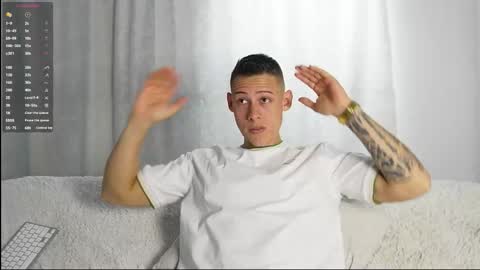 Snapshot of muscle_king_cum chatting on 10, 10, 2025 muscle_king_cum online show from 10, 10, 2025