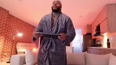 Snapshot of muscle_man19 chatting on 7, 10, 2025 Nick online show from 7, 10, 2025