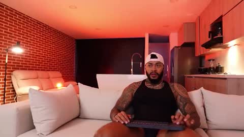 Snapshot of muscle_man19 chatting on 11, 10, 2025 Nick online show from 11, 10, 2025