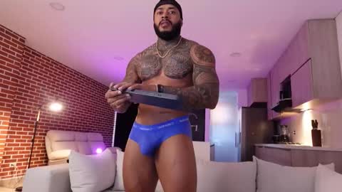 Snapshot of muscle_man19 chatting on 14, 10, 2025 Nick online show from 14, 10, 2025