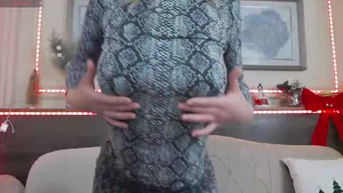 Snapshot of musedollx chatting on 17, 12, 2025 Luna online show from 17, 12, 2025