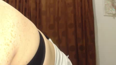 Snapshot of my_kind_of_love chatting on 22, 11, 2025 sara i know you love me xoxox online show from 22, 11, 2025