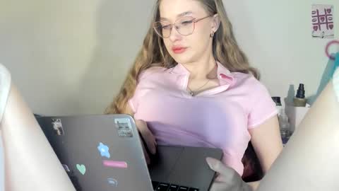 Snapshot of mychloecute chatting on 6, 5, 2026 chloe online show from 6, 5, 2026
