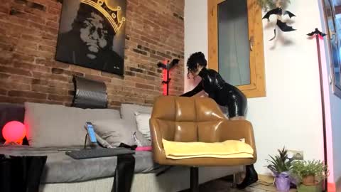 Snapshot of mydoc_lolac chatting on 18, 10, 2025 Lola online show from 18, 10, 2025