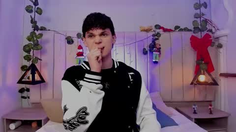 Snapshot of mykelcano chatting on 19, 12, 2025 Mykel online show from 19, 12, 2025