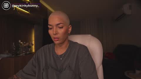 jacke BUNNY online show from 4, 3, 2025