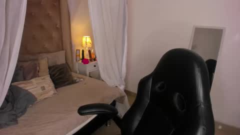 Snapshot of myla_mayfield chatting on 18, 11, 2025 Myla online show from 18, 11, 2025