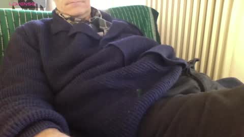 Bi sexy guy lovense hush is on private is open or password show tip if you like. online show from 4, 3, 2025