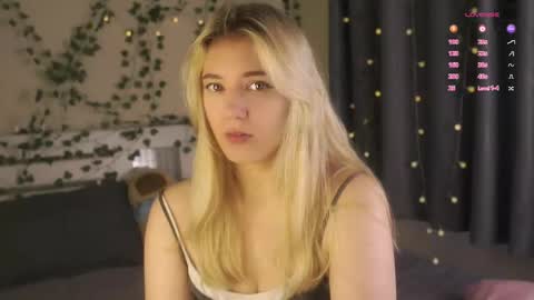 Snapshot of mysteriika chatting on 14, 9, 2025 Alma online show from 14, 9, 2025