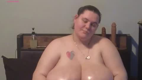 Snapshot of mzjuicybootay2169 chatting on 15, 12, 2025 Mzjuicybootay online show from 15, 12, 2025