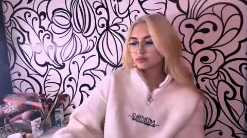 Snapshot of nadiaknake chatting on 8, 2, 2026 Katrin online show from 8, 2, 2026