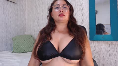 Snapshot of nadiawhite_ chatting on 19, 12, 2024 Nadia online show from 19, 12, 2024