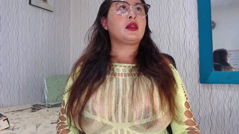 Snapshot of nadiawhite_ chatting on 2, 2, 2025 Nadia online show from 2, 2, 2025