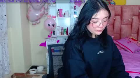 nahia cute     only   online show from 19, 2, 2025