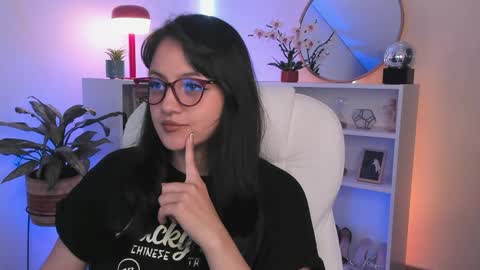 Nahia INDEPENDENT MODEL P online show from 4, 5, 2026