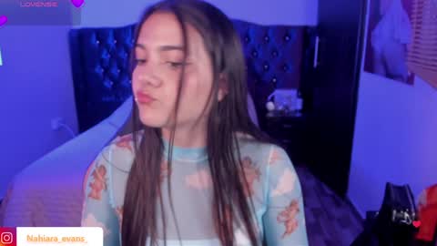 Snapshot of nahiara_evans_ chatting on 4, 2, 2025 NAHIARA EVANS online show from 4, 2, 2025