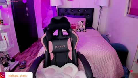 Snapshot of nahiara_evans_ chatting on 21, 10, 2025 NAHIARA EVANS online show from 21, 10, 2025