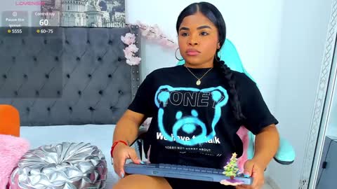 Snapshot of nahiarareina chatting on 8, 12, 2024 NahiaraReina online show from 8, 12, 2024