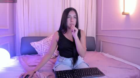 Snapshot of nahomi_key_ chatting on 8, 9, 2025 Nahomi online show from 8, 9, 2025