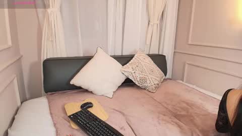 Snapshot of nahomi_key_ chatting on 4, 11, 2025 Nahomi online show from 4, 11, 2025