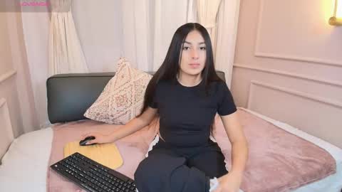 Snapshot of nahomi_key_ chatting on 8, 11, 2025 Nahomi online show from 8, 11, 2025