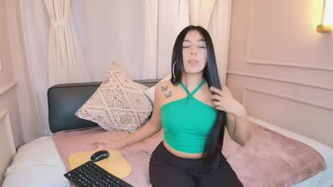 Snapshot of nahomi_key_ chatting on 14, 11, 2025 Nahomi online show from 14, 11, 2025