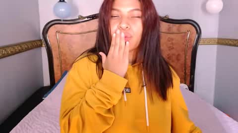 Nahomy online show from 27, 2, 2025