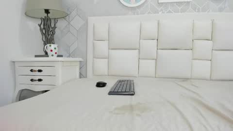 naia_cox online show from 3, 2, 2026