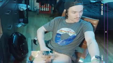 Snapshot of nakedboi420 chatting on 13, 5, 2026 mid-west guy living on the east coast trying to figure out where to go next online show from 13, 5, 2026