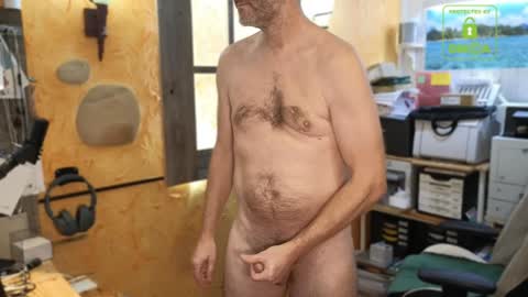 Snapshot of nakedluke chatting on 19, 12, 2024 Luke online show from 19, 12, 2024