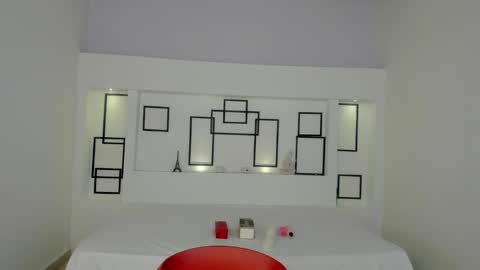 Namoi Smith online show from 11, 2, 2025