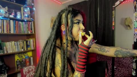 Snapshot of nana_cirkuss chatting on 6, 10, 2025 Val online show from 6, 10, 2025