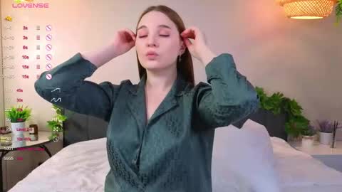 Snapshot of nancycaseys chatting on 12, 10, 2025 Luna online show from 12, 10, 2025