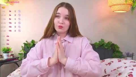 Snapshot of nancycaseys chatting on 13, 10, 2025 Luna online show from 13, 10, 2025