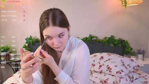 Snapshot of nancycaseys chatting on 10, 11, 2025 Luna online show from 10, 11, 2025