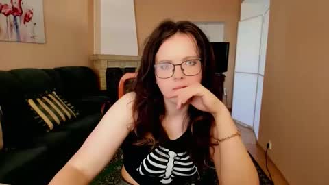 Snapshot of naomi_di chatting on 9, 6, 2026 naomi_di online show from 9, 6, 2026