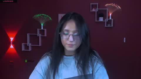 naomi_fox__ online show from 2, 5, 2026